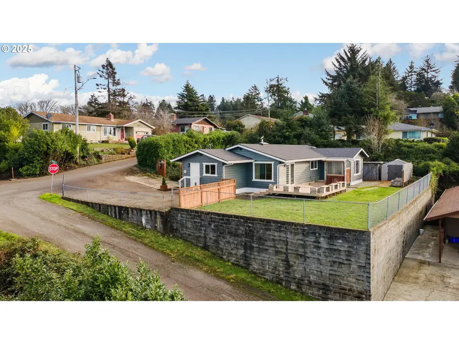 315 Harbor View Dr, Coos Bay, OR 97420 - Image #2