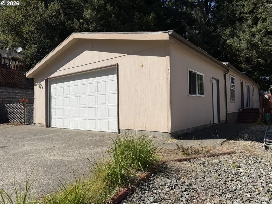 1520 Village Pines Ave, Coos Bay, OR 97420 - #2