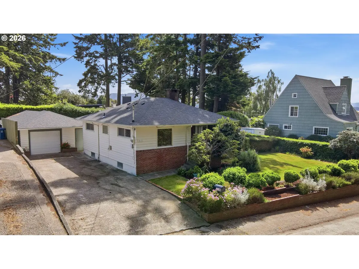 1313 Bayview St, North Bend, OR 97459 - #1