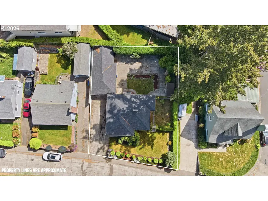 1313 Bayview St, North Bend, OR 97459 - #3