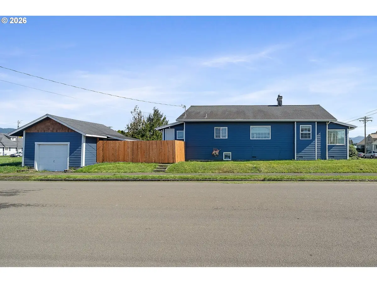 1802 8th St, Tillamook, OR 97141 - #1