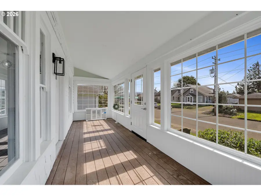 1802 8th St, Tillamook, OR 97141 - #3
