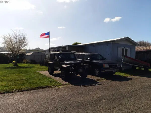 1000 N 8th St #20, Reedsport, OR 97467