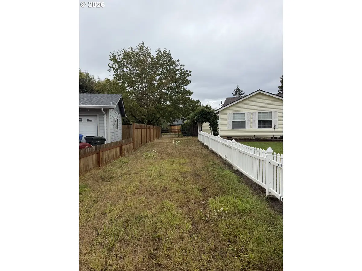 Elizabeth St, Eugene, OR 97405 - #1