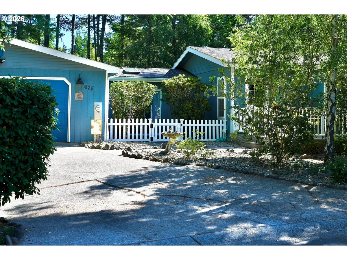 625 Glenbrook Cir, Florence, OR 97439 - #1