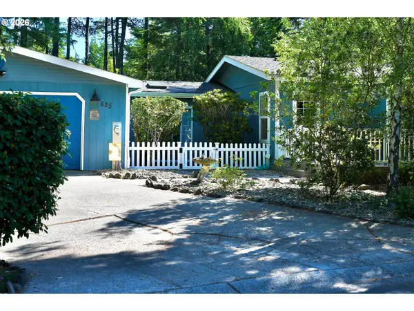 625 Glenbrook Cir, Florence, OR 97439