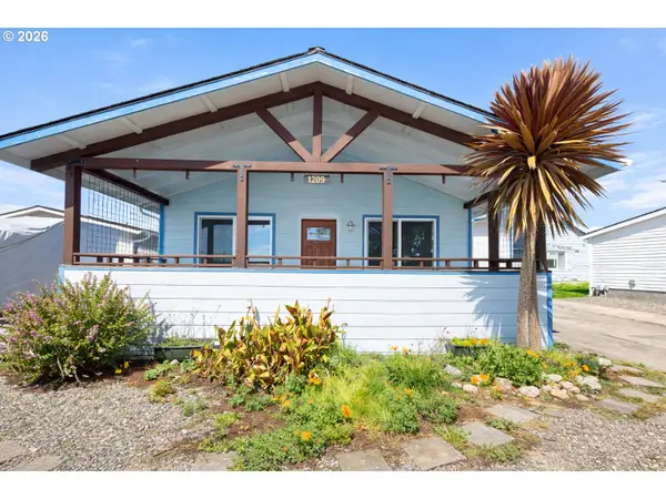 1209 Rowland Ln, Brookings, OR 97415