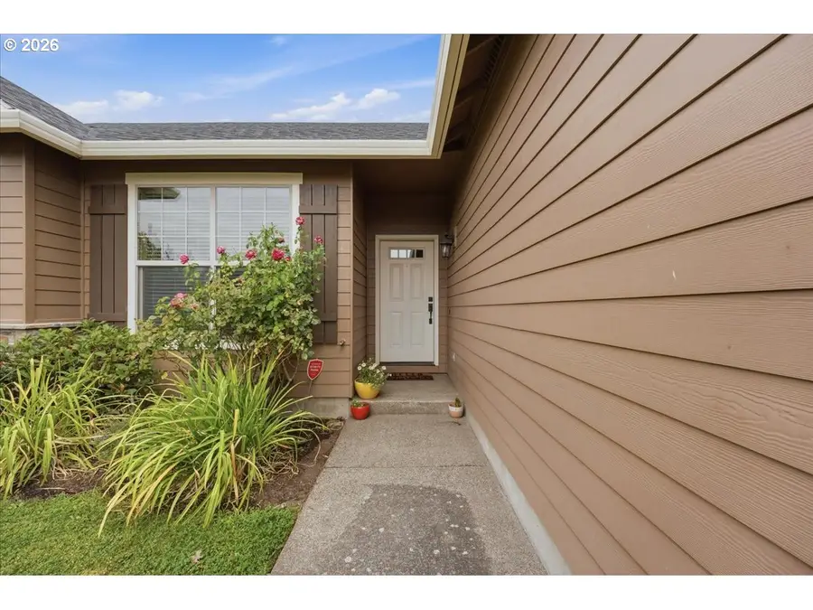 1070 Prairie Meadows Ave, Junction City, OR 97448 - #3