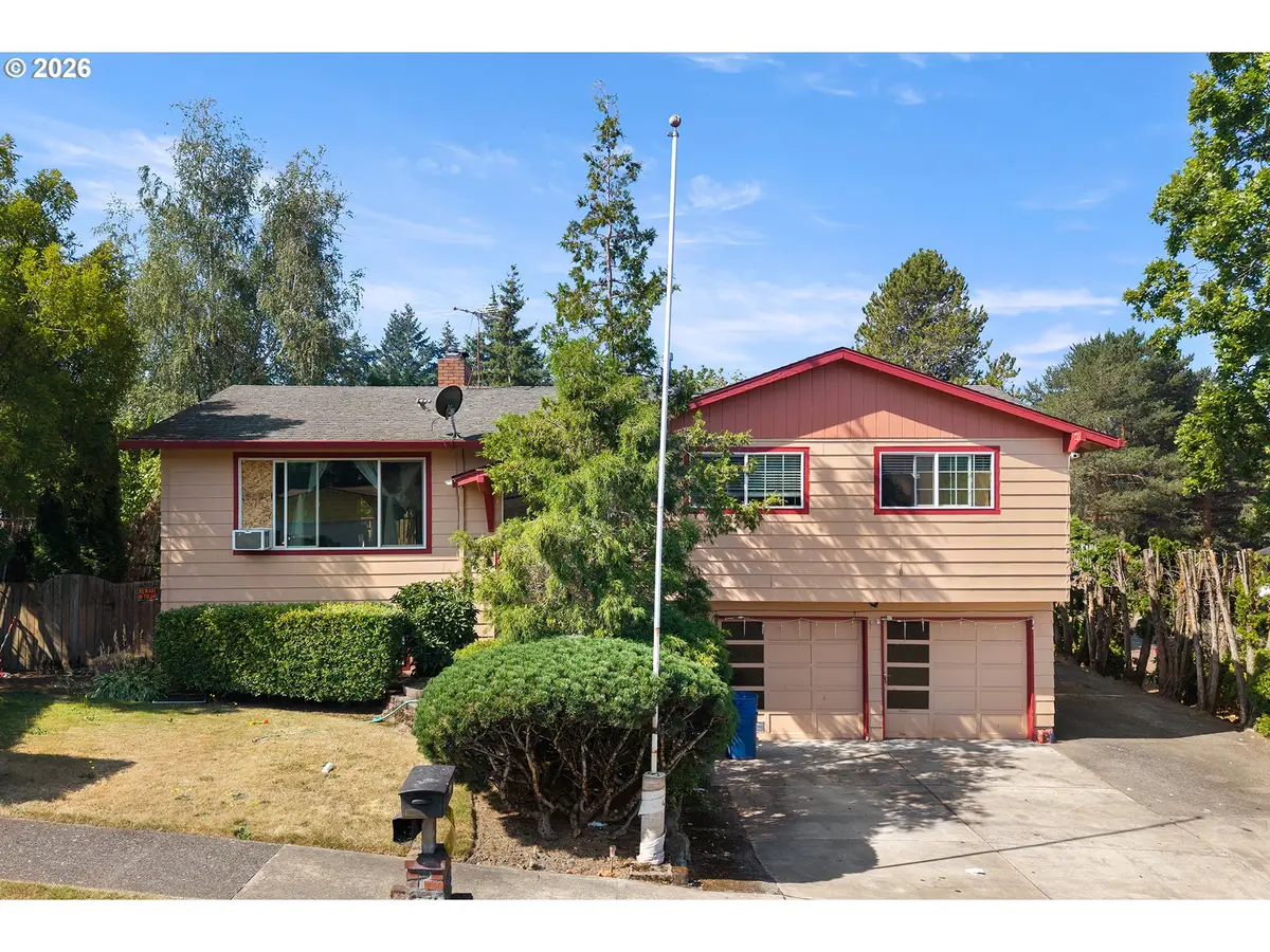 586 SW 6th St, Gresham, OR 97080 - #1