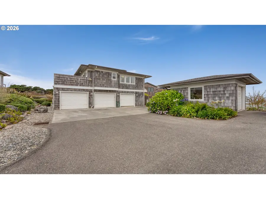 865 SW Portland Ave, Bandon, OR 97411 - #2