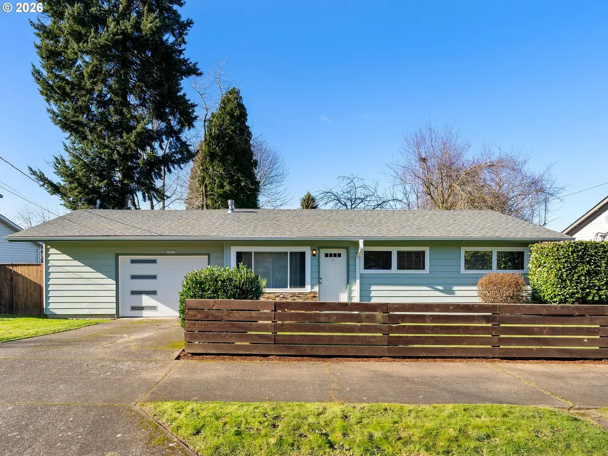 10233 N Tyler Ave, Portland, OR 97203 - Image #1
