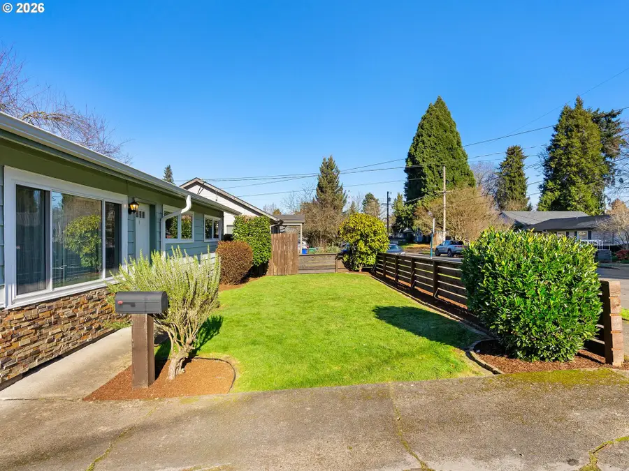 10233 N Tyler Ave, Portland, OR 97203 - Image #2