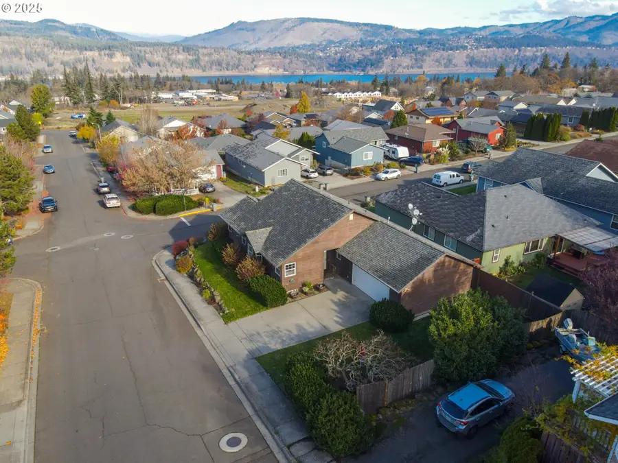 2957 Eugene St, Hood River, OR 97031 - Image #3