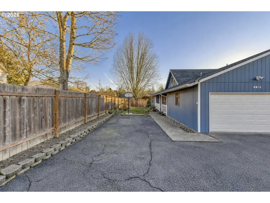 6811 SW 170th Ave, Beaverton, OR 97007 - Image #2