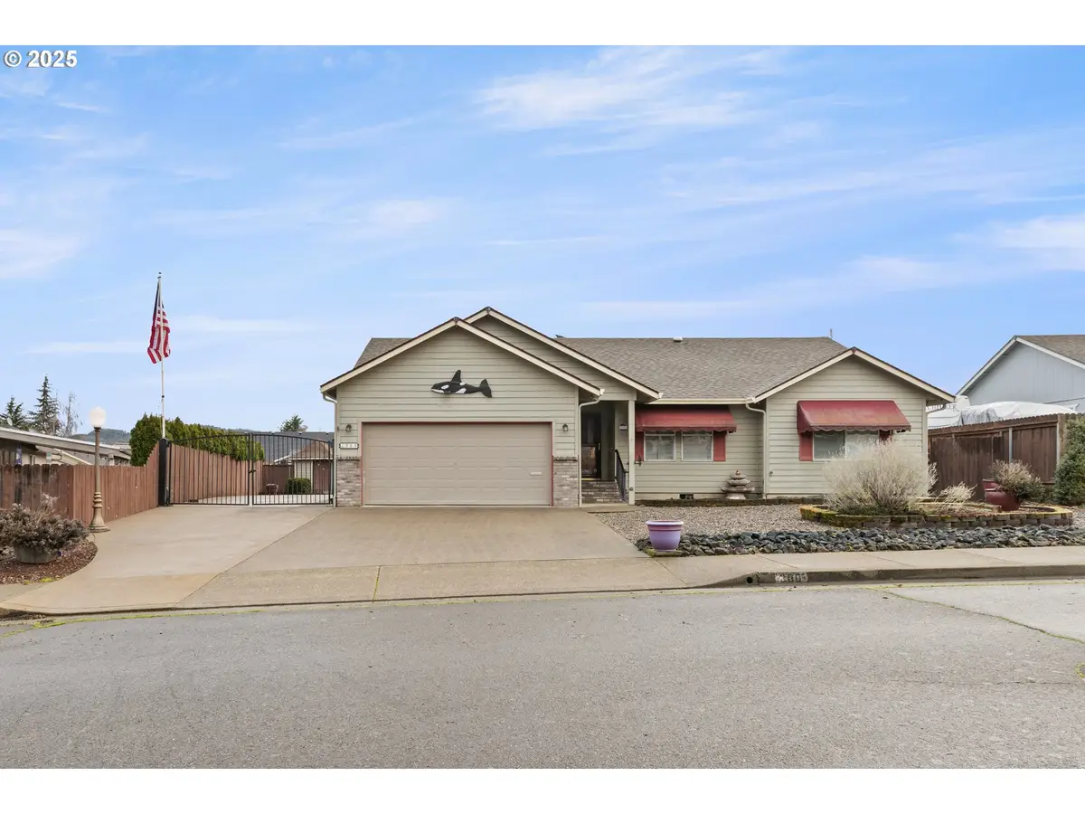 300 Ridgeway St, Sutherlin, OR 97479 - Image #1