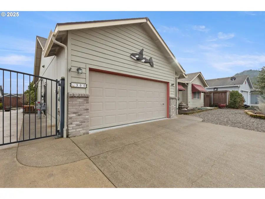 300 Ridgeway St, Sutherlin, OR 97479 - Image #3