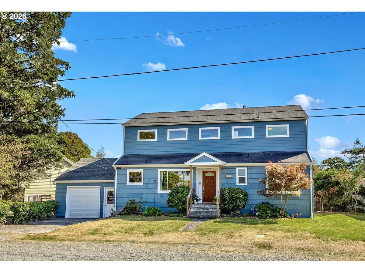 821 14th Ave, Seaside, OR 97138 - #1