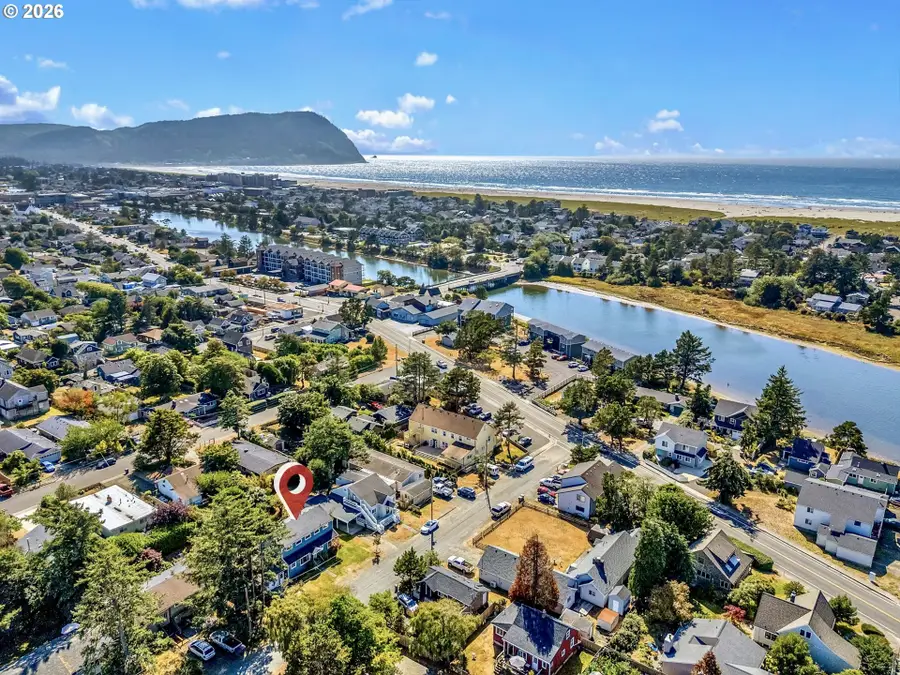 821 14th Ave, Seaside, OR 97138 - #2