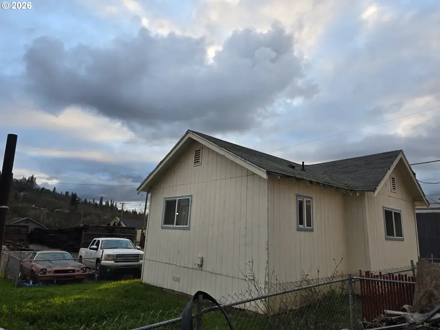 413 NE Boston St, Roseburg, OR 97470 - Image #3
