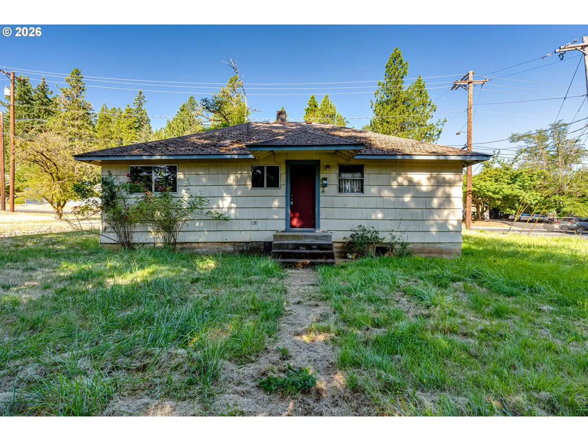 3015 Willamette St, Eugene, OR 97405 - #1