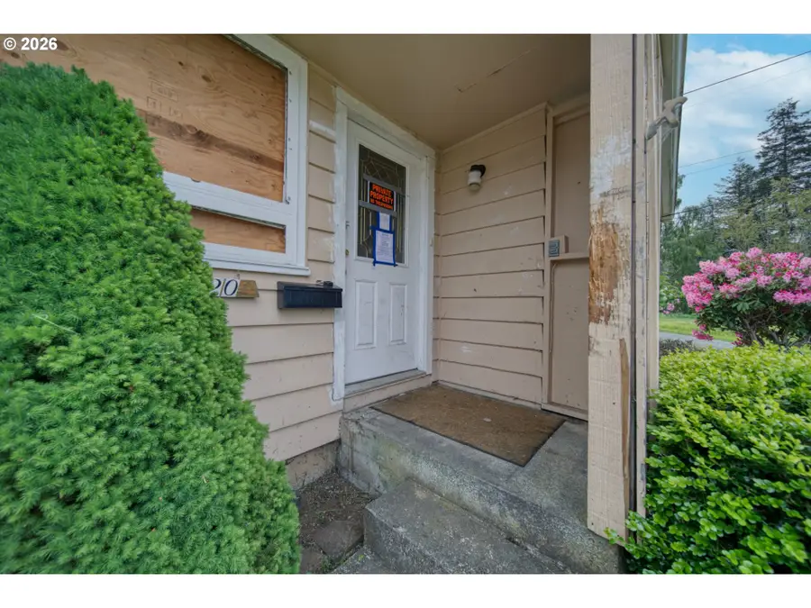 1220 N Henry St, Coquille, OR 97423 - #2
