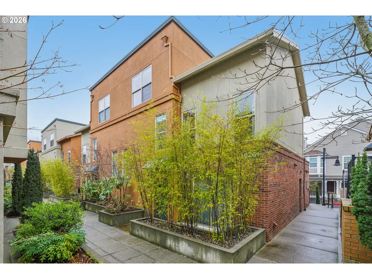 6261 NE Carillion Dr #202, Hillsboro, OR 97124 - Image #1