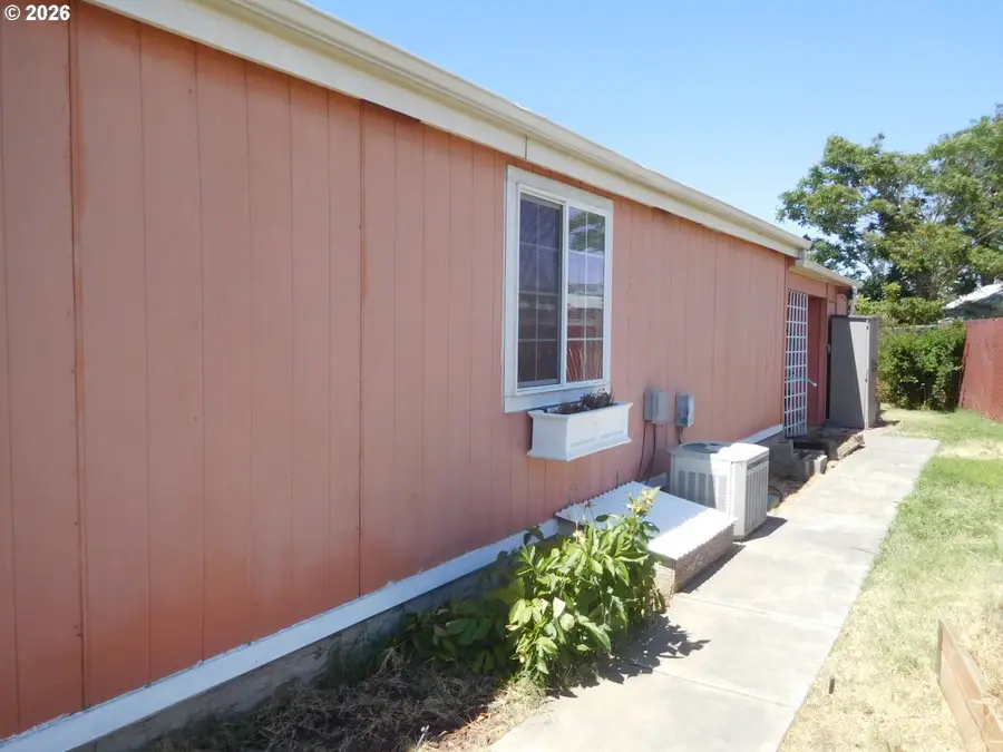 910 Cowl St #14, Milton Freewater, OR 97862 - #3