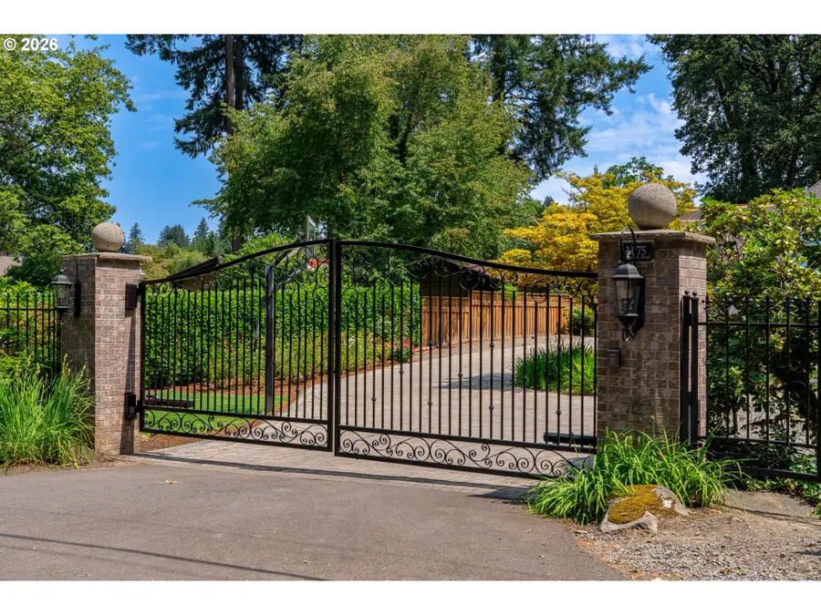 5075 Mapleton Dr, Northwest Clackamas, OR 97068 - #3