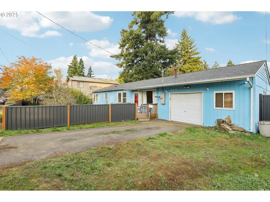 224 NE 92nd Pl, Portland, OR 97220 - Image #3