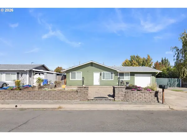 2082 Bel Air Ct, Roseburg, OR 97471