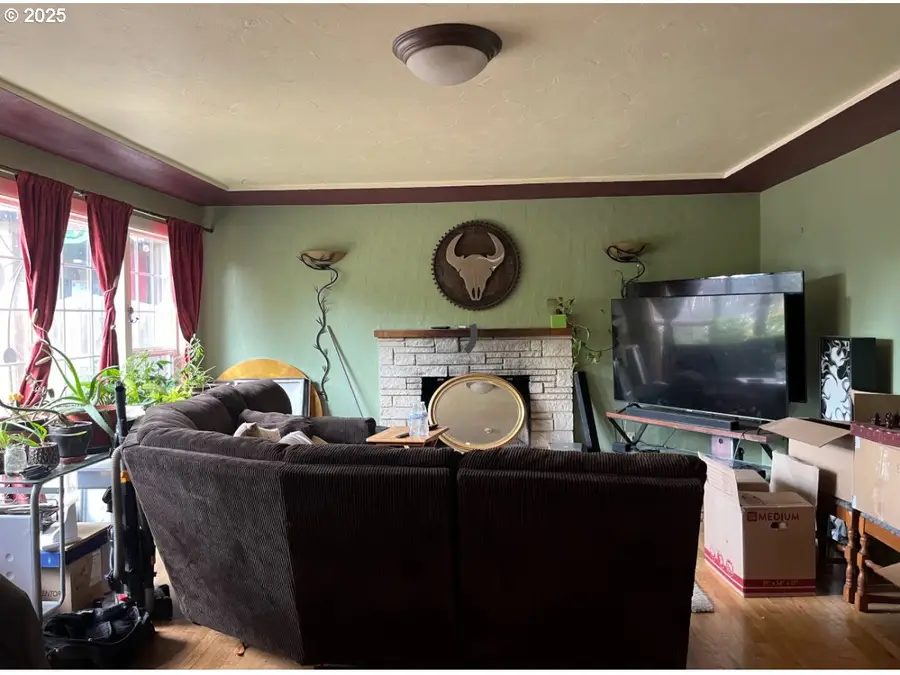 93 E Hillcrest Dr, Eugene, OR 97404 - Image #3