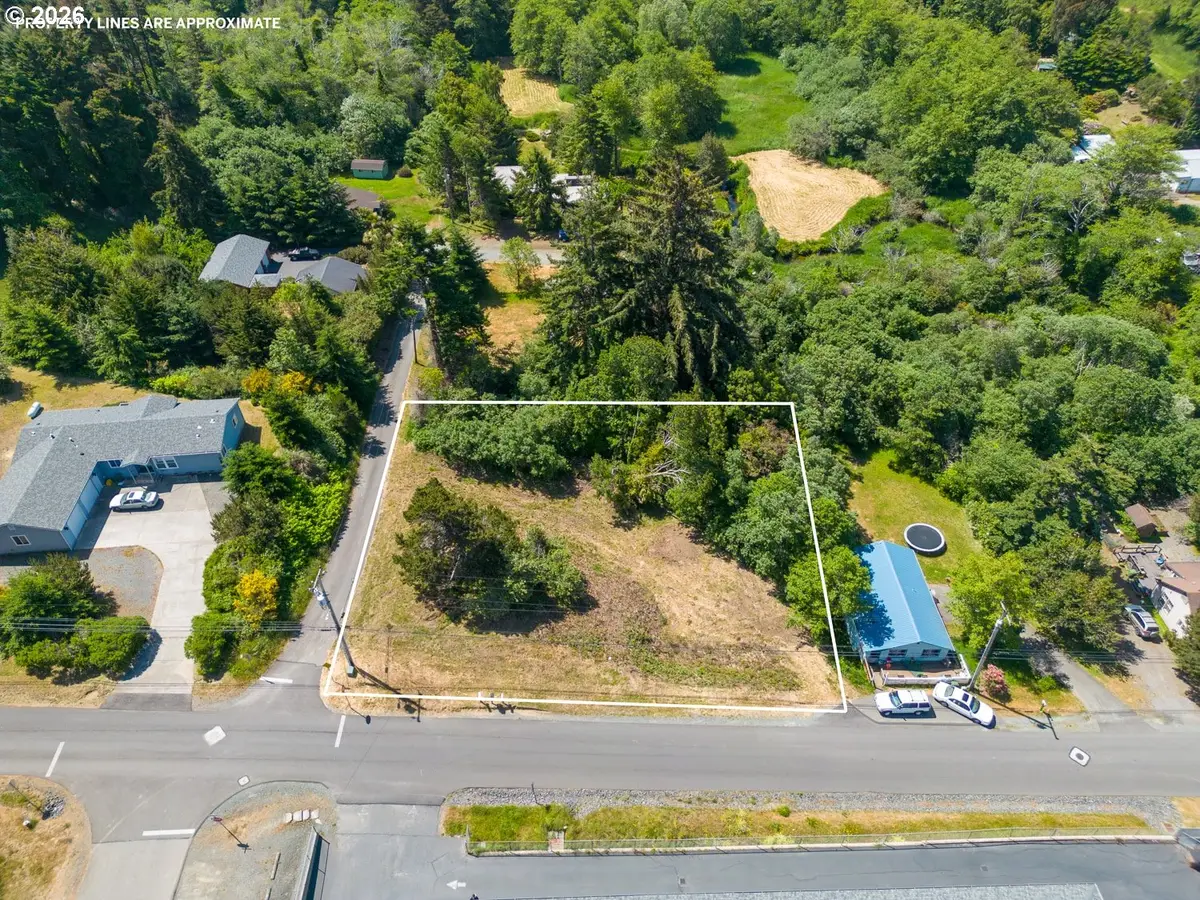 770 3rd St Se, Bandon, OR 97411 - #1