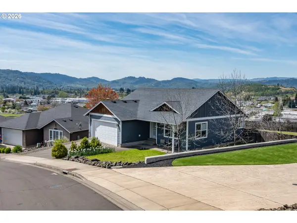 1944 NE Sunset Loop Dr, Roseburg, OR 97470
