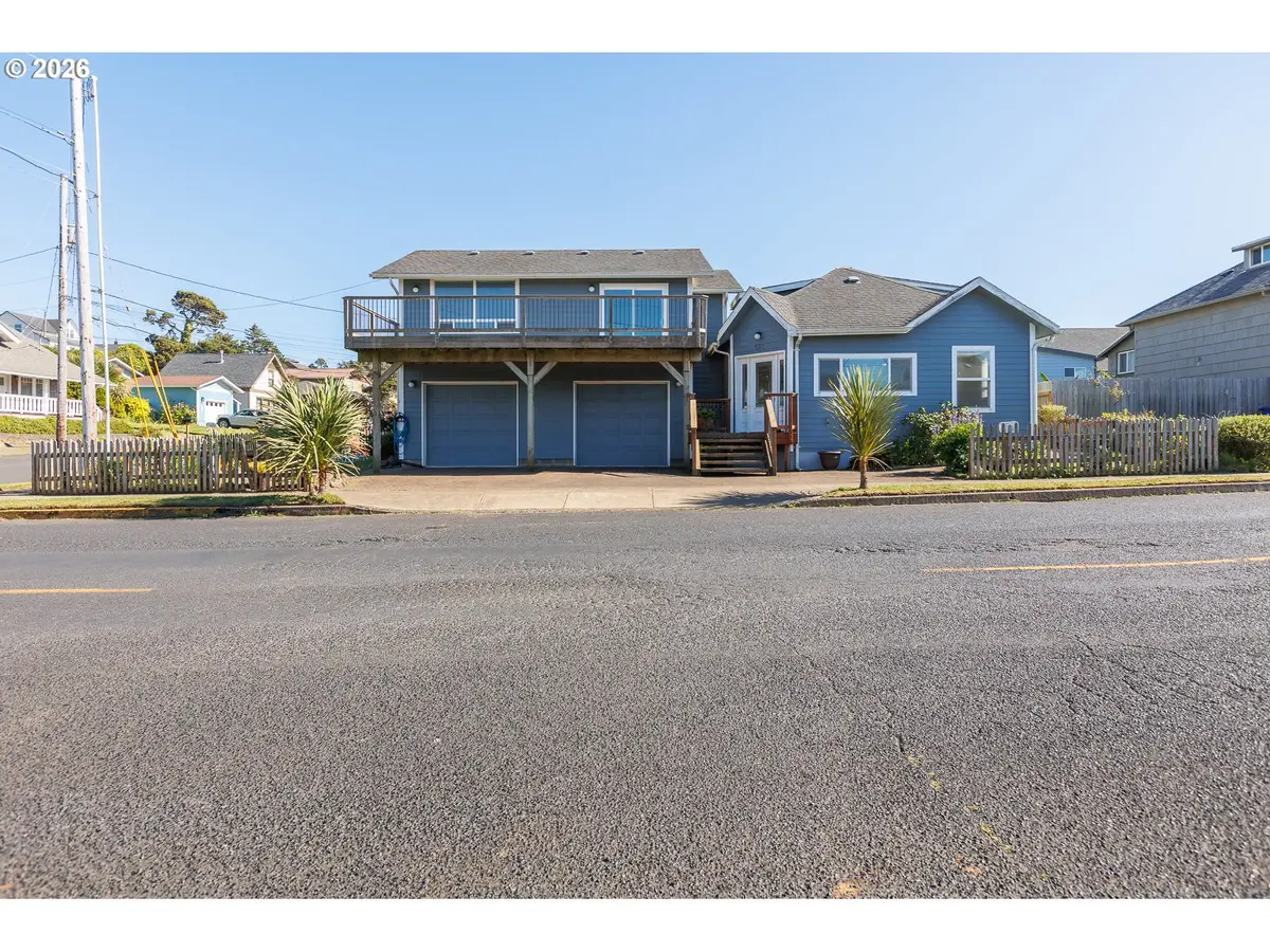 561 W Olive St, Newport, OR 97365 - #1