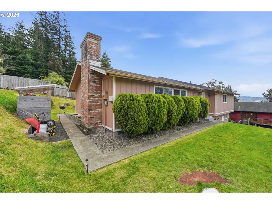740 H St, Coos Bay, OR 97420 - #2