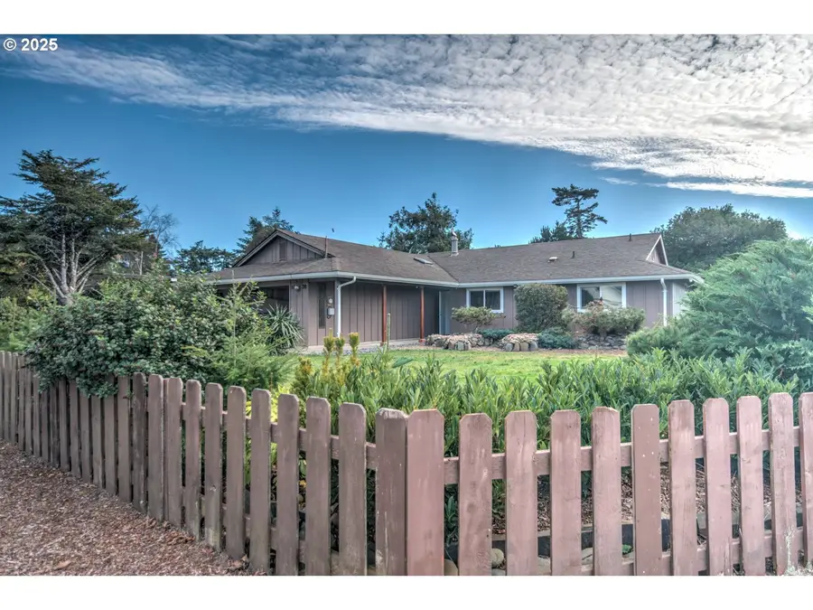 1620 26th St, Florence, OR 97439 - Image #3