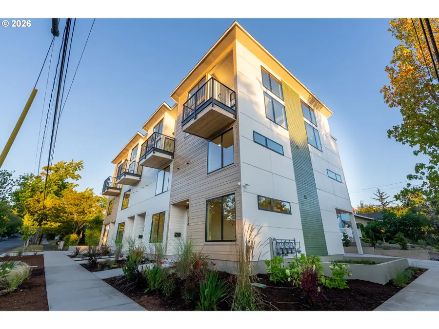 822 E 22nd Ave, Eugene, OR 97405 - #3