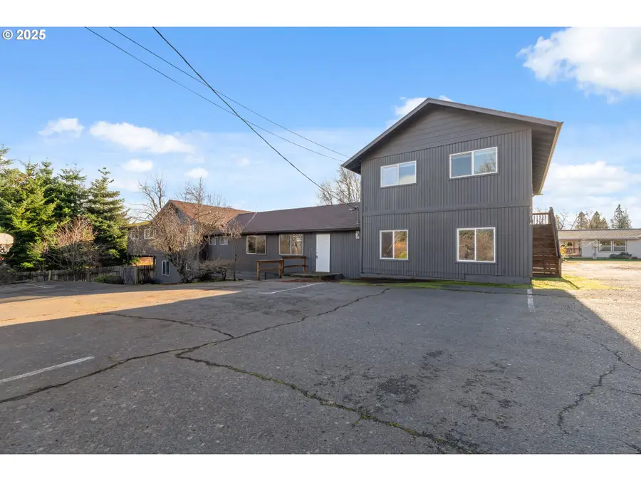 4201 Barrett Dr, Hood River, OR 97031 - Image #2