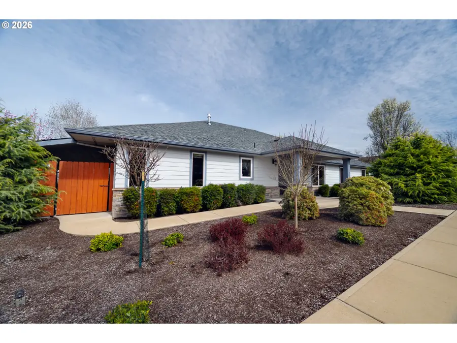 1115 Skookum Dr, Silverton, OR 97381 - #2