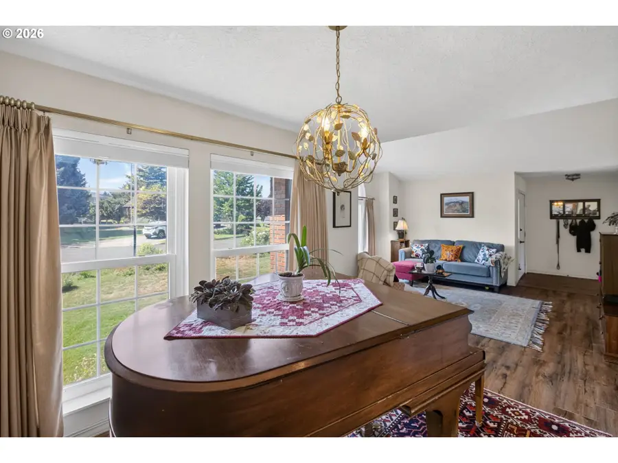 938 Hood View Ct, Hoodriver, OR 97031 - #3