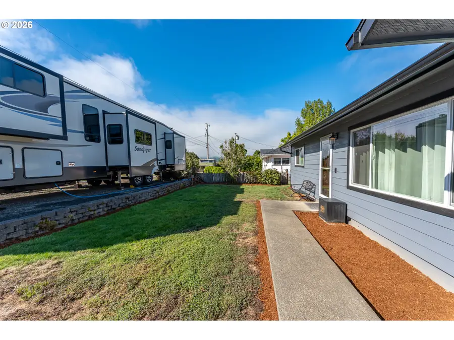1654 Carlisle Ln, Myrtle Point, OR 97458 - #3