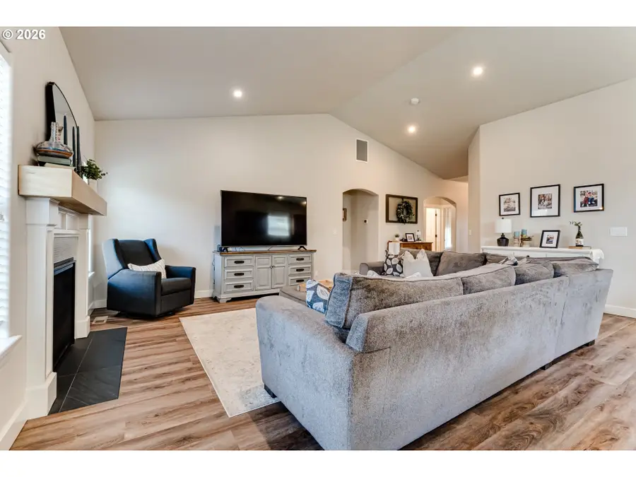 5427 King Arthur Ct, Eugene, OR 97402 - #3