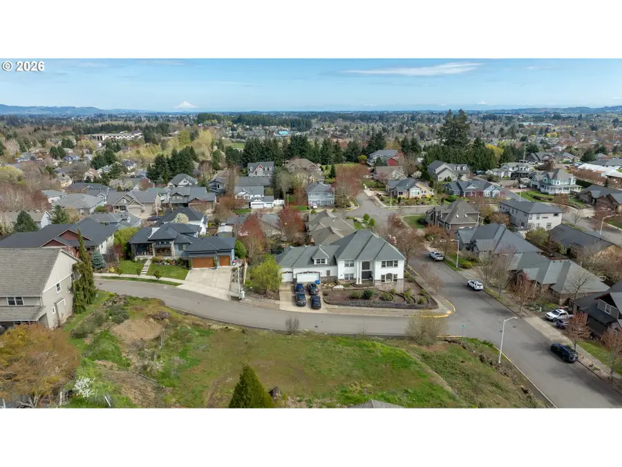 2683 NW Mt Hood Dr, McMinnville, OR 97128 - #3