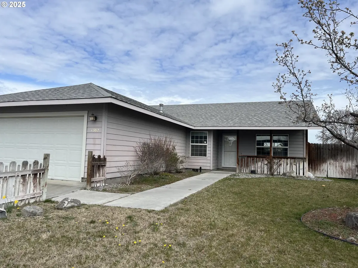 1382 SW Riverhill Dr, Hermiston, OR 97838 - Image #1