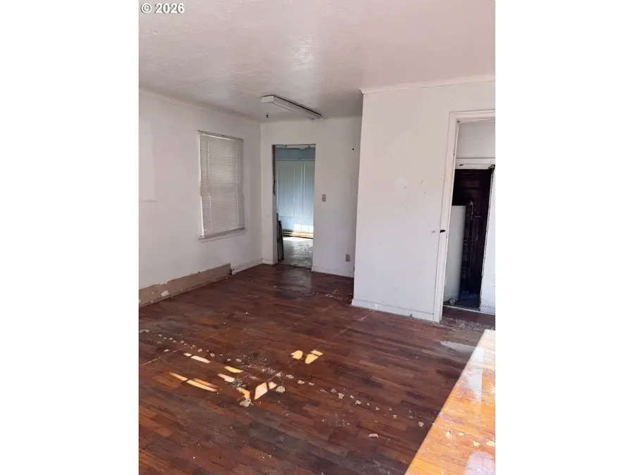 1822 NE Walnut Ave, Wood Village, OR 97060 - #2