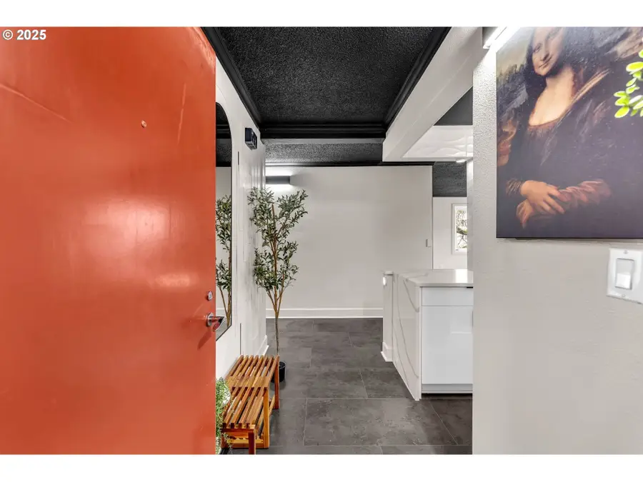 2211 SW Park Pl #403, Portland, OR 97205 - Image #3