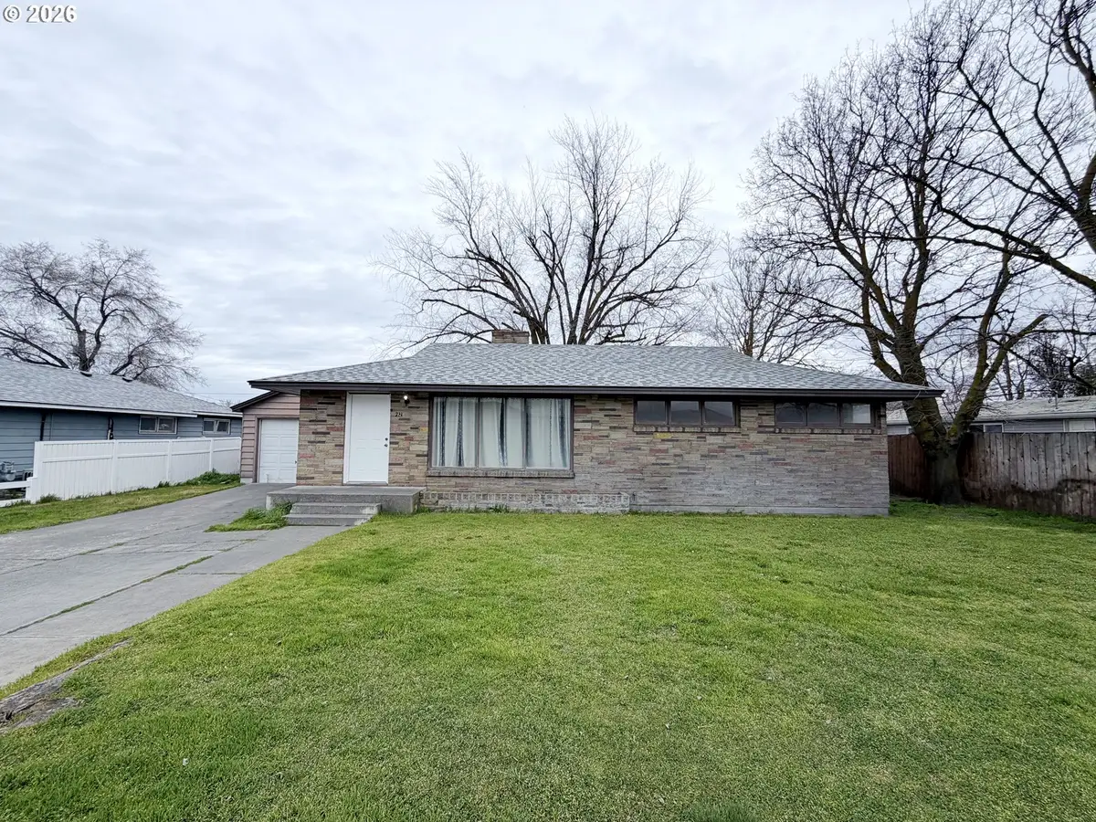 725 SW 11th St, Hermiston, OR 97838 - #1