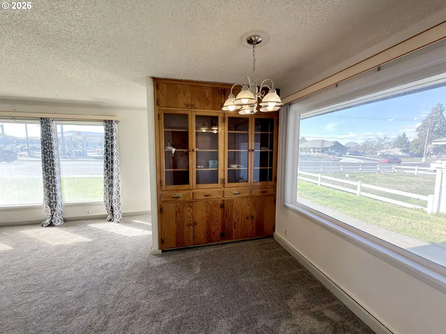 725 SW 11th St, Hermiston, OR 97838 - #3