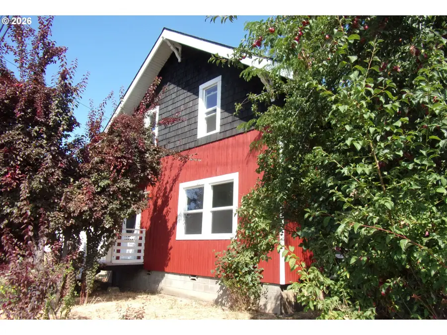 222 W 1st Ave, Riddle, OR 97469 - #2