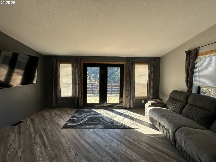 97450 Kadora Ln, North Bayside, OR 97459 - Image #3